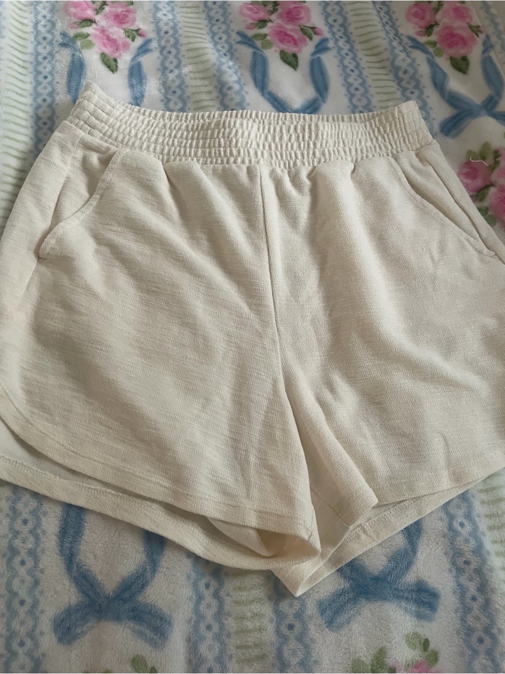 Old Navy Cream Elastic Waist Knit Athletic Shorts